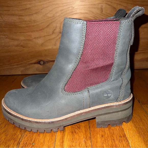 Timberland Courmayeur Valley Chelsea Boot. Excellent condition. - Picture 2 of 7